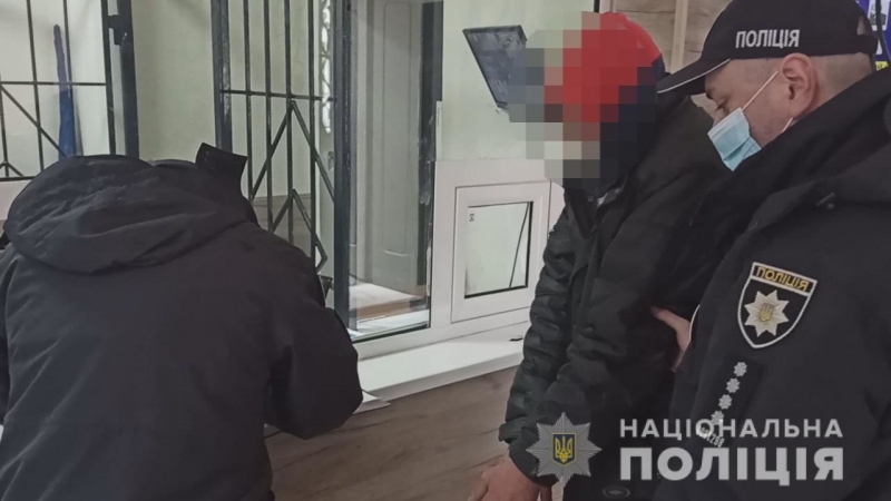 В Одессе мужчина расправился с 83-летней матерью и подкинул к школе ее тело в мешке