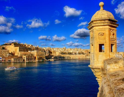Летом дружно летим на Мальту – там по €200 обещают подарить каждому туристу!
