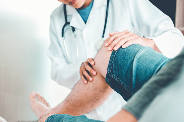 Чем занимается остеопат? Как он работает?