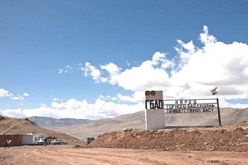 Спасатели Таджикистана эвакуировали российских туристов с ледника в ущелье Дараи Абдулкахор