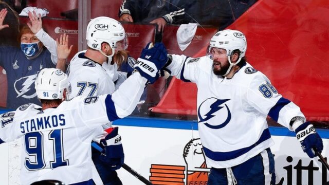 «Тампа-Бэй» выиграла у «Детройта», отыграв три шайбы
