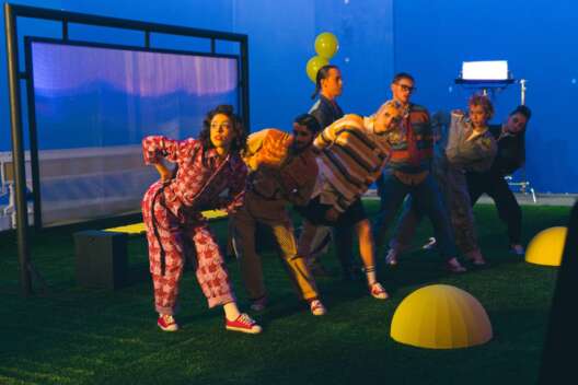 Артем Пивоваров показал сюрреалистичный мир в клипе на песню «Мираж»