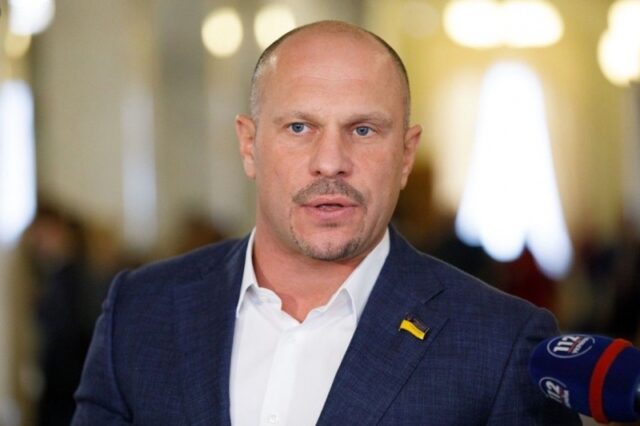 Кива обозвал главу МВД Монастырского и грозит вернуть себе отобранный наградной пистолет