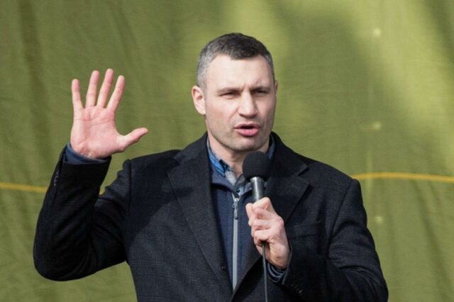 Кличко предупредил о “вреде государству” из-за дела Порошенко