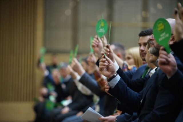 СМИ: «Слуга народа» думает о ребрендинге – как могут назвать партию