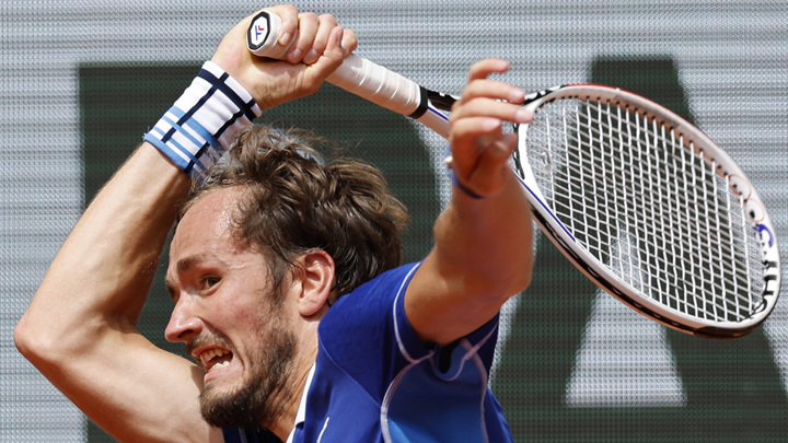 Нелюбимый грунт. Медведев завершил Roland Garros