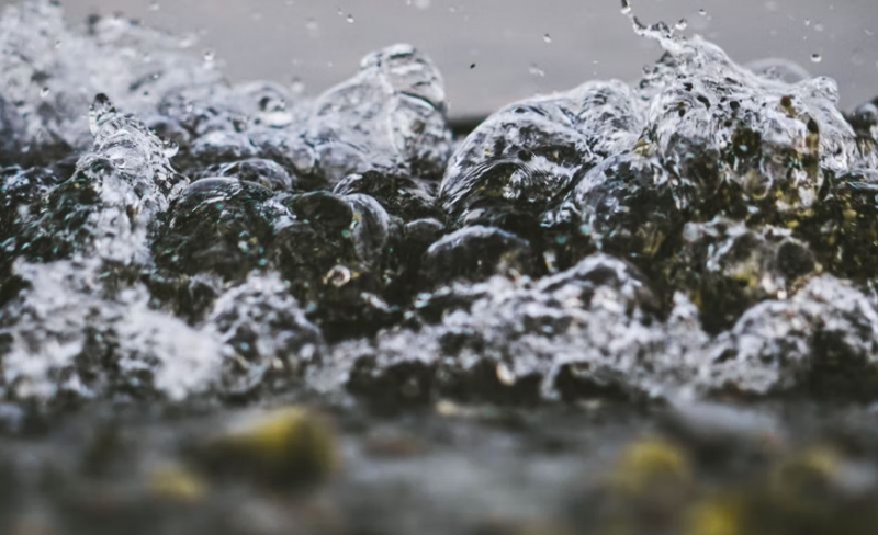 Физики показали метод ускорения закипания воды