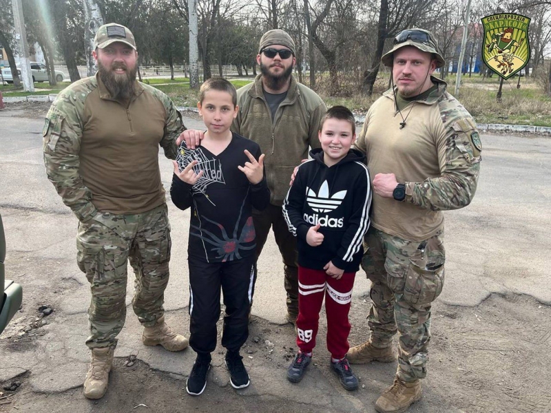 "Бог нас спасет", - украинские мальчишки рассказали о жизни в оккупации