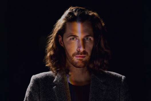 
            Обзор: Hozier проходит через Ад Данте и пробует Рай в альбоме "Unreal Unearth"        