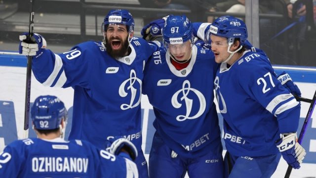 «Динамо» обыграло «Трактор» и вышло в лидеры Запада КХЛ