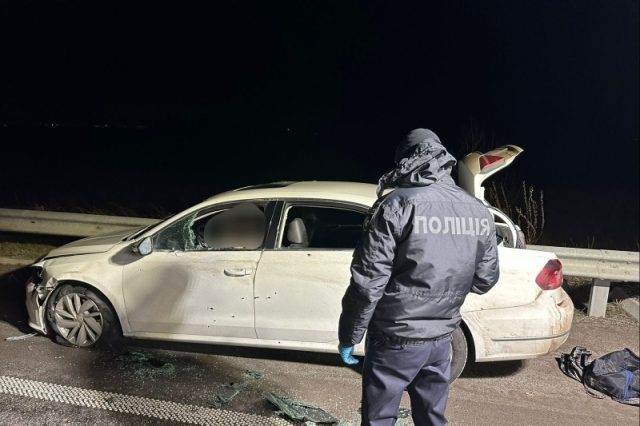Под Днепром снайпер в балаклаве расстрелял авто — водитель погиб