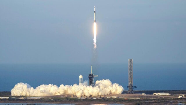 Станет ли эта женщина первой британкой, ступившей на Луну?