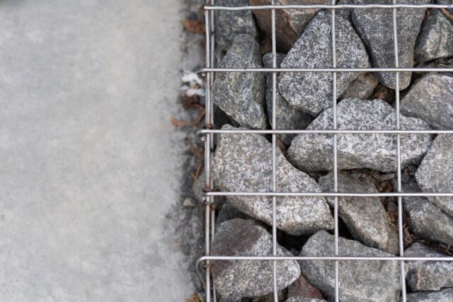 Габионы военного назначения: особенности и применение в укреплении оборонительных сооружений