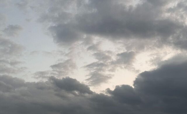 Аномальная жара в Украине сменится ливнями, градом и шквалами: когда ждать изменения погоды