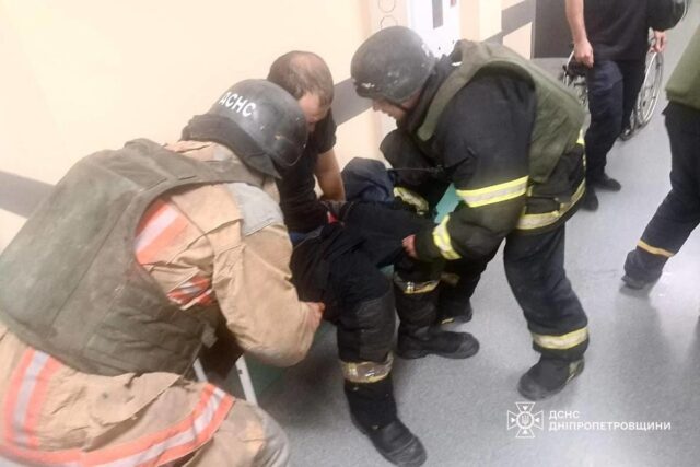 По Никополю после артобстрела ударили FPV-дроны: целями оккупантов стали спасатели