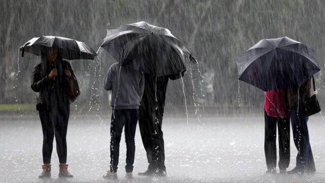 Завтра в Украине дожди сразу в трех областях: где погода будет самой мокрой