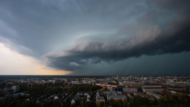 Завтра Украину накроет мощный циклон: погода резко изменится