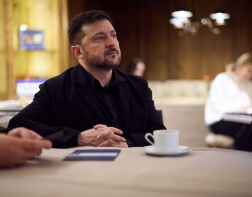 Зеленский непечатным выражением призвал выслать россиян из США и Европы